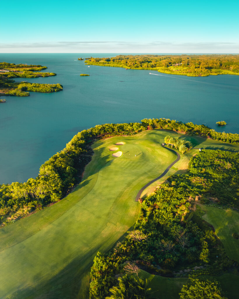 Anahita green by the sea