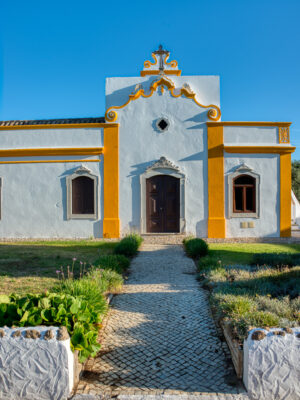 Front view of a building at Benamor golf course