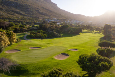 Hole with bunkers around at Clovelly Country Club and trees around