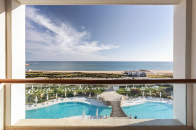 Crowne Plaza Vilamoura Swimming pool and sea view