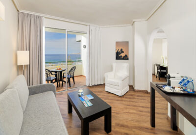 H10 Las Palmeras Hotel lounge in the bedroom