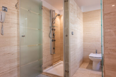 Hotel Villa Maria Suites open shower