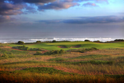 Hole with a bunker at Mazagan Golf Course with ocean view