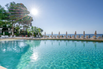 Outdoor pool at Park Hotel San Jorge