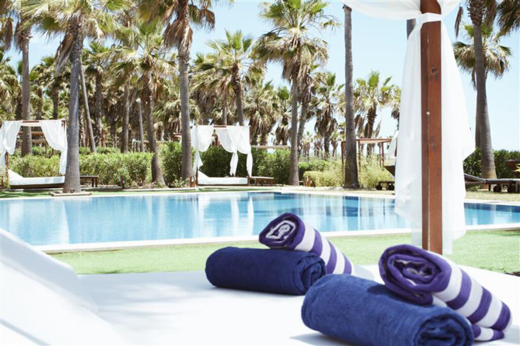 Wine & Books by the Sea