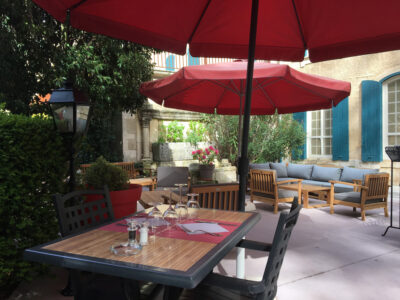Outdoor dining at Chateau de Servanes