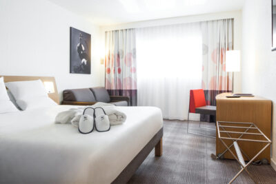 Double bed accommodation at Novotel Saint Quentin en Yvelines