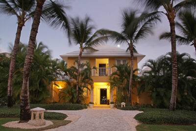 tortuga bay entrance palm tree