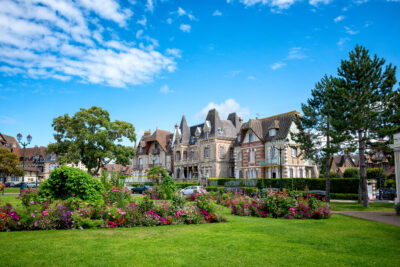 Traditional building with a garden in Le Touquet , France
