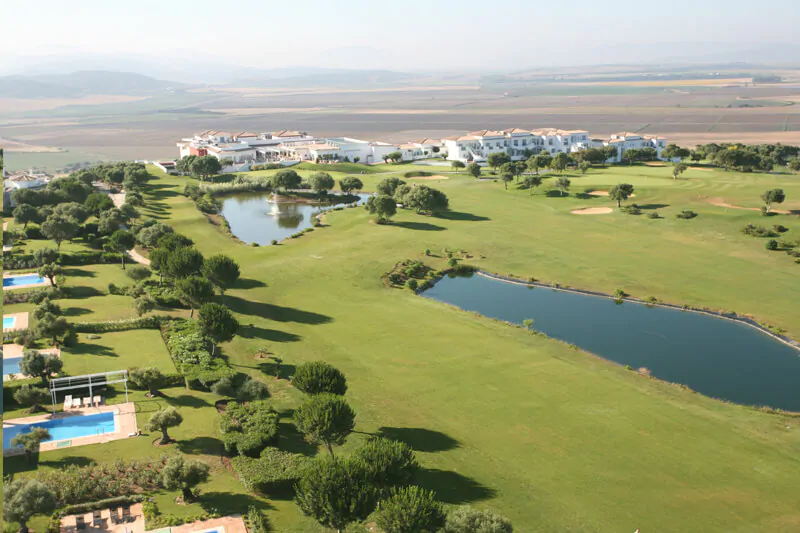 vista aerea campo golf y hotel